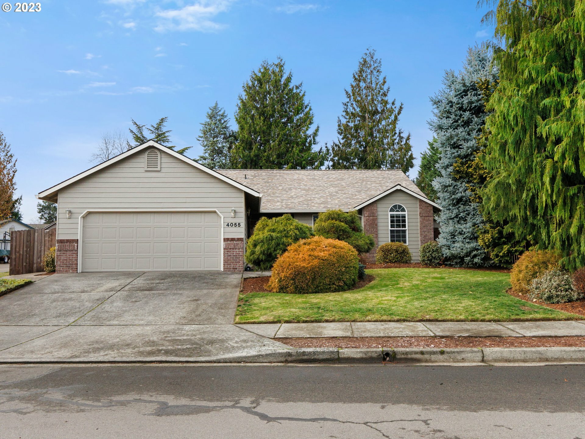 Property Photo:  4055 NE 218th Ave  OR 97024 