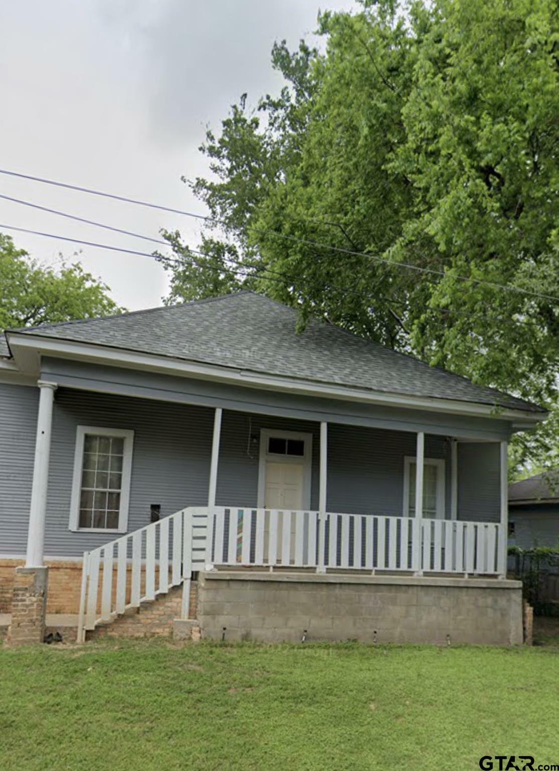 Property Photo:  622 N Della Ave  TX 75702 