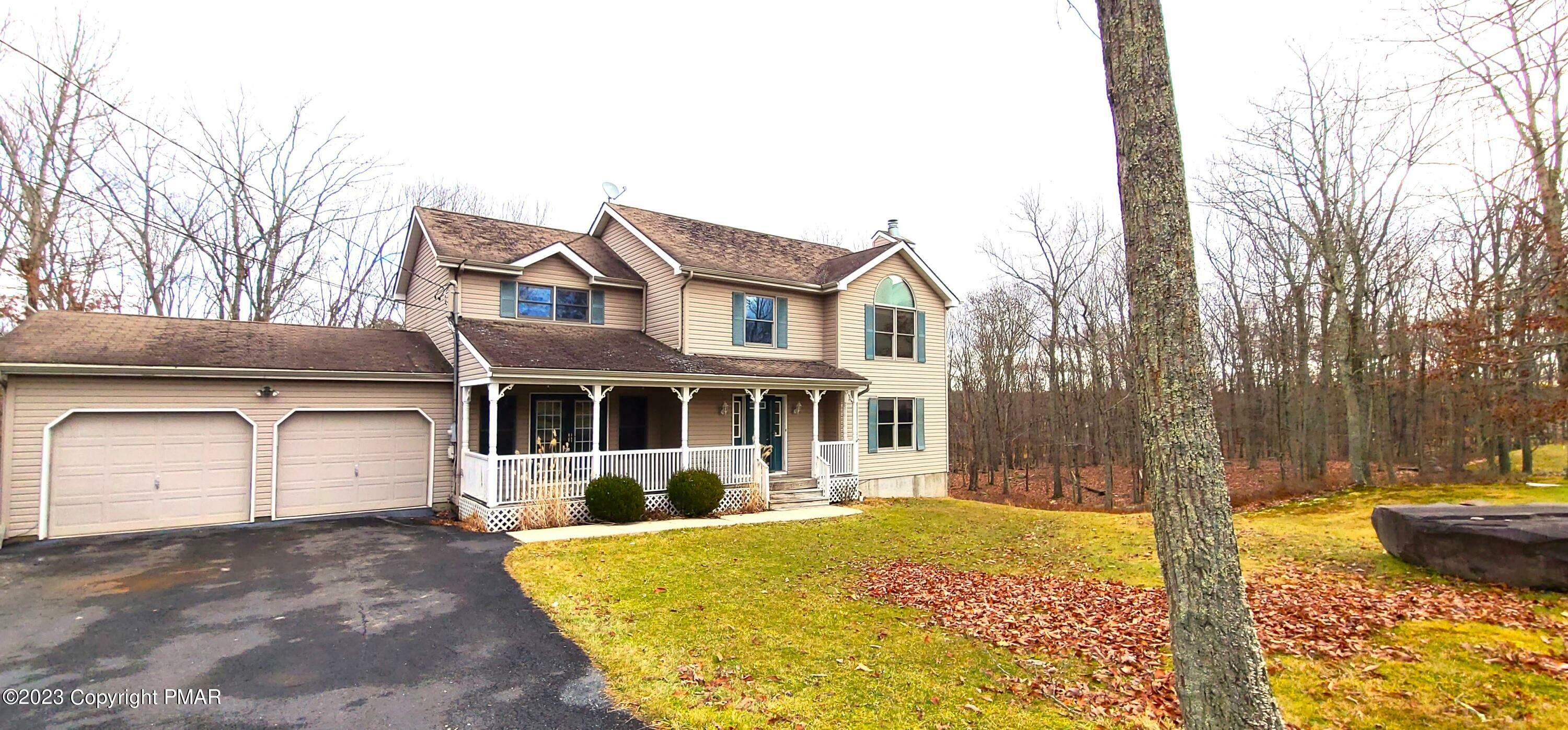 Property Photo:  907 Thornberry Court  PA 18302 