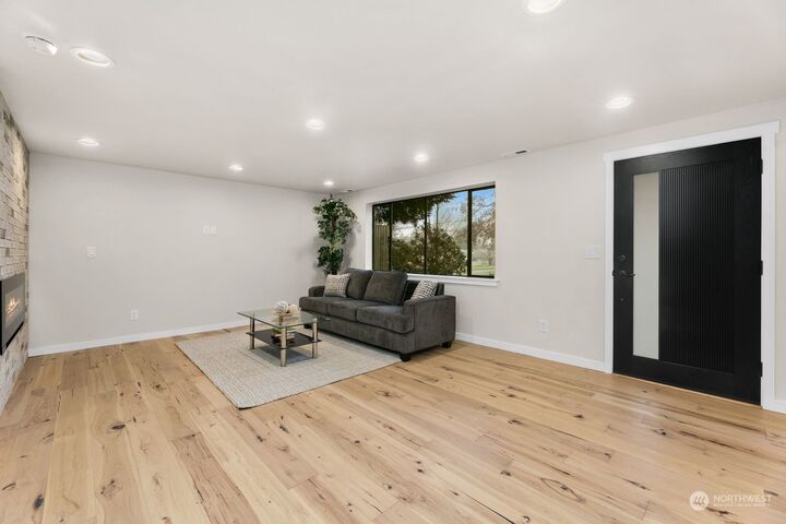 House for sale in Shoreline 305 NE 170th Street, Shoreline, WA 98155