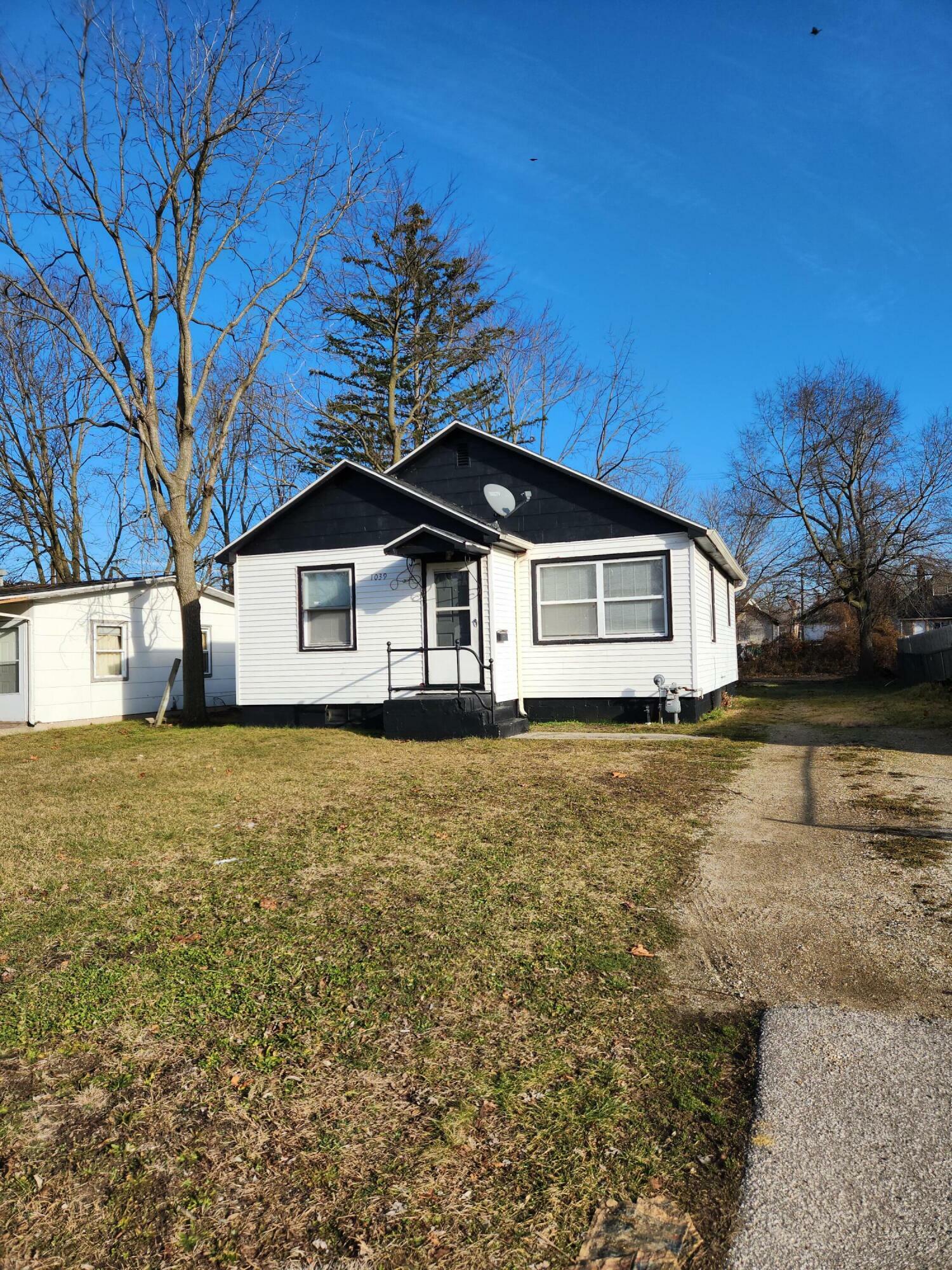 Property Photo:  1039 Hurd Avenue  MI 49022 