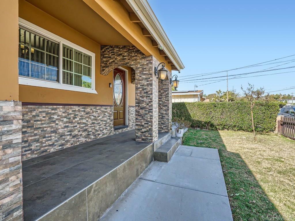 Property Photo:  2818 Skyline Drive  CA 91945 