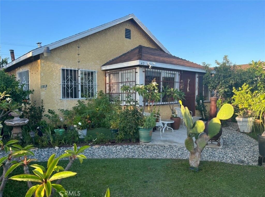 Property Photo: 413 E 111th Place CA 90061