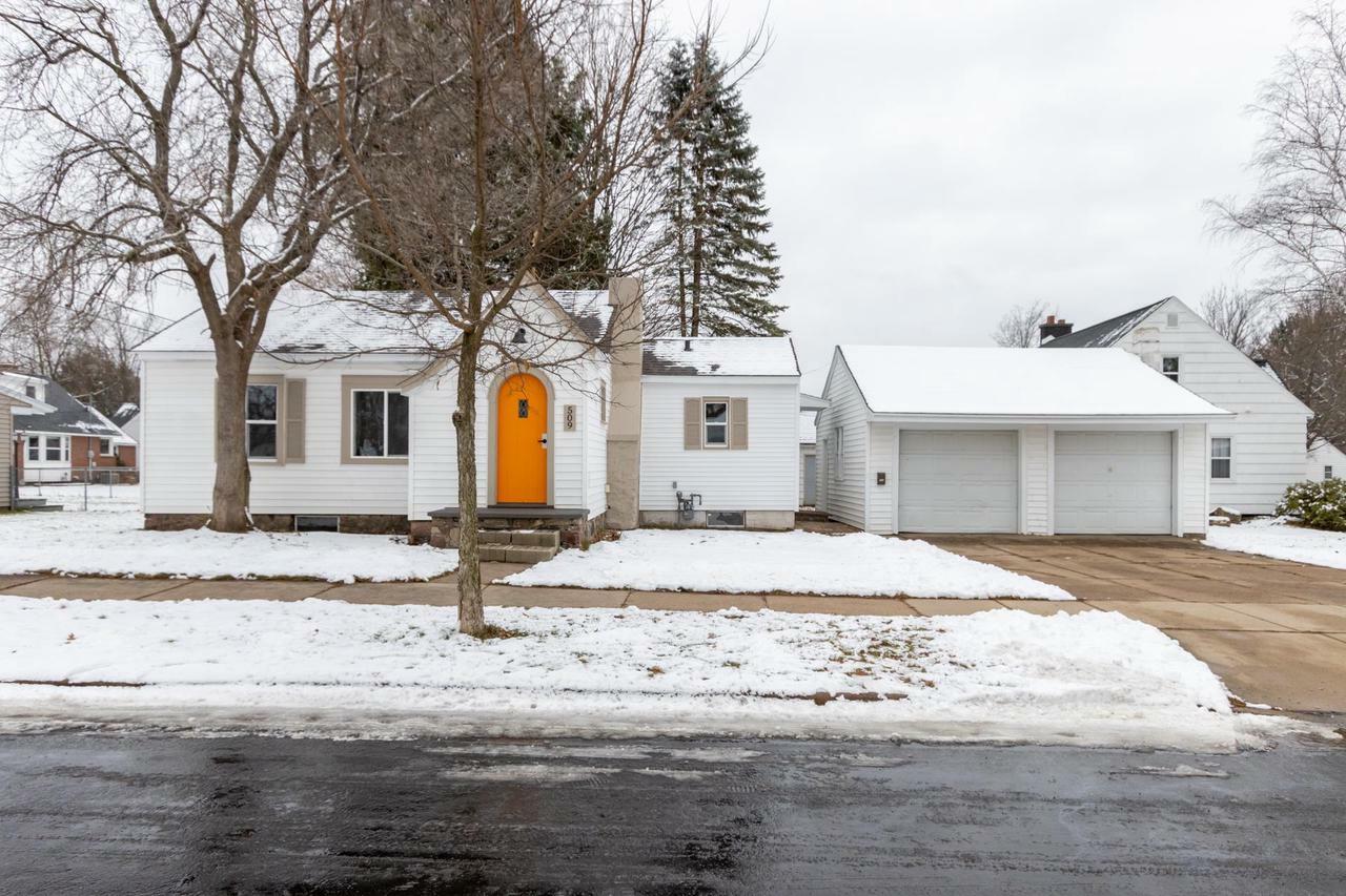 Property Photo:  509 West Knox Street  WI 54401 