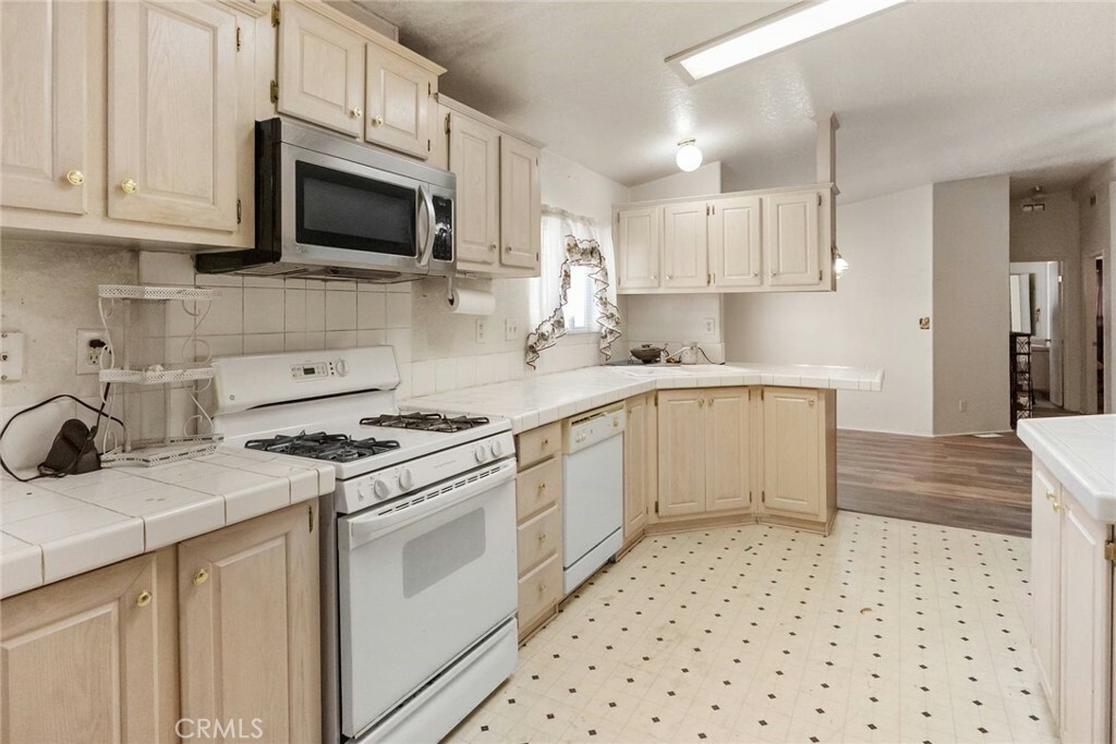 Property Photo:  3700 Buchanan Street 102  CA 92503 