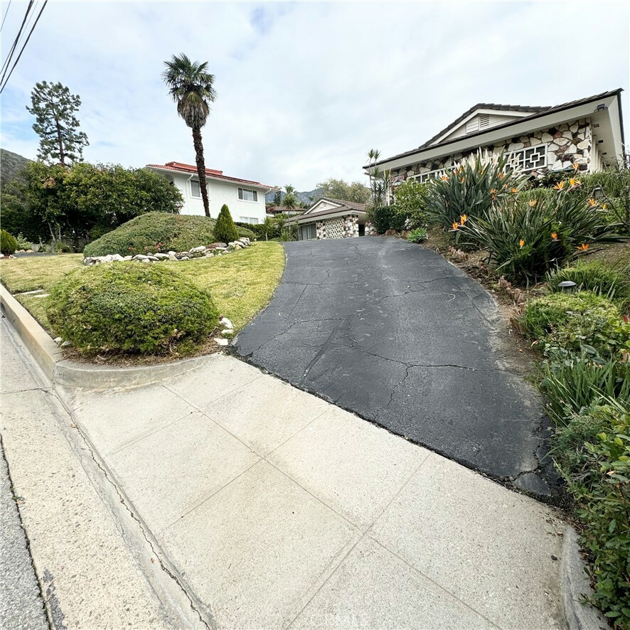 Property Photo:  2010 Vista Avenue  CA 91024 