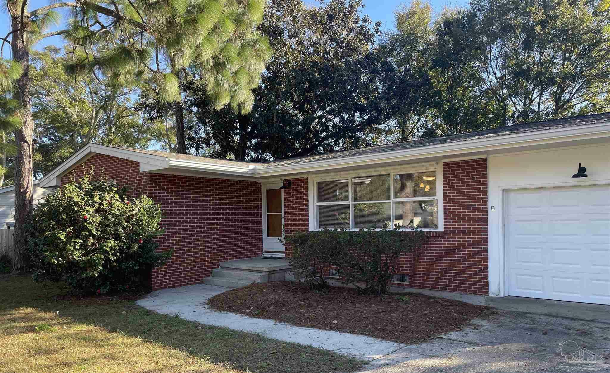 Property Photo: 357 Drew Cir FL 32503