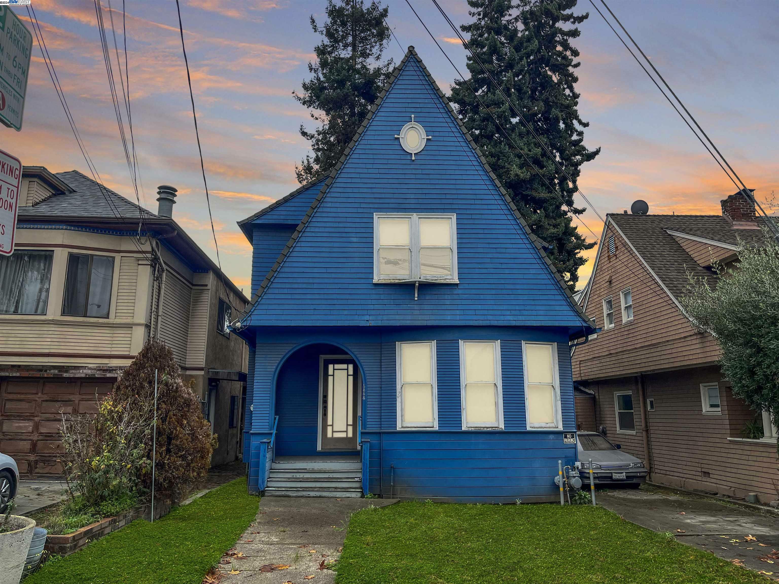 Property Photo:  3888 Howe St  CA 94611 