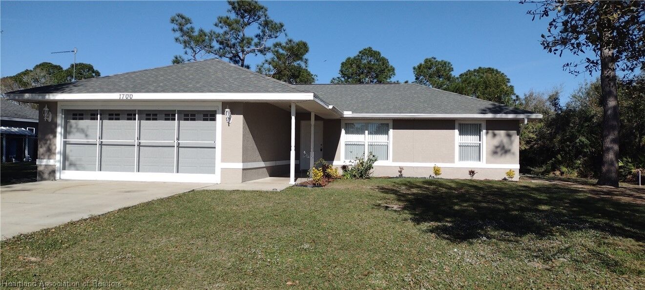 Property Photo: 1700 Circle Drive FL 33852