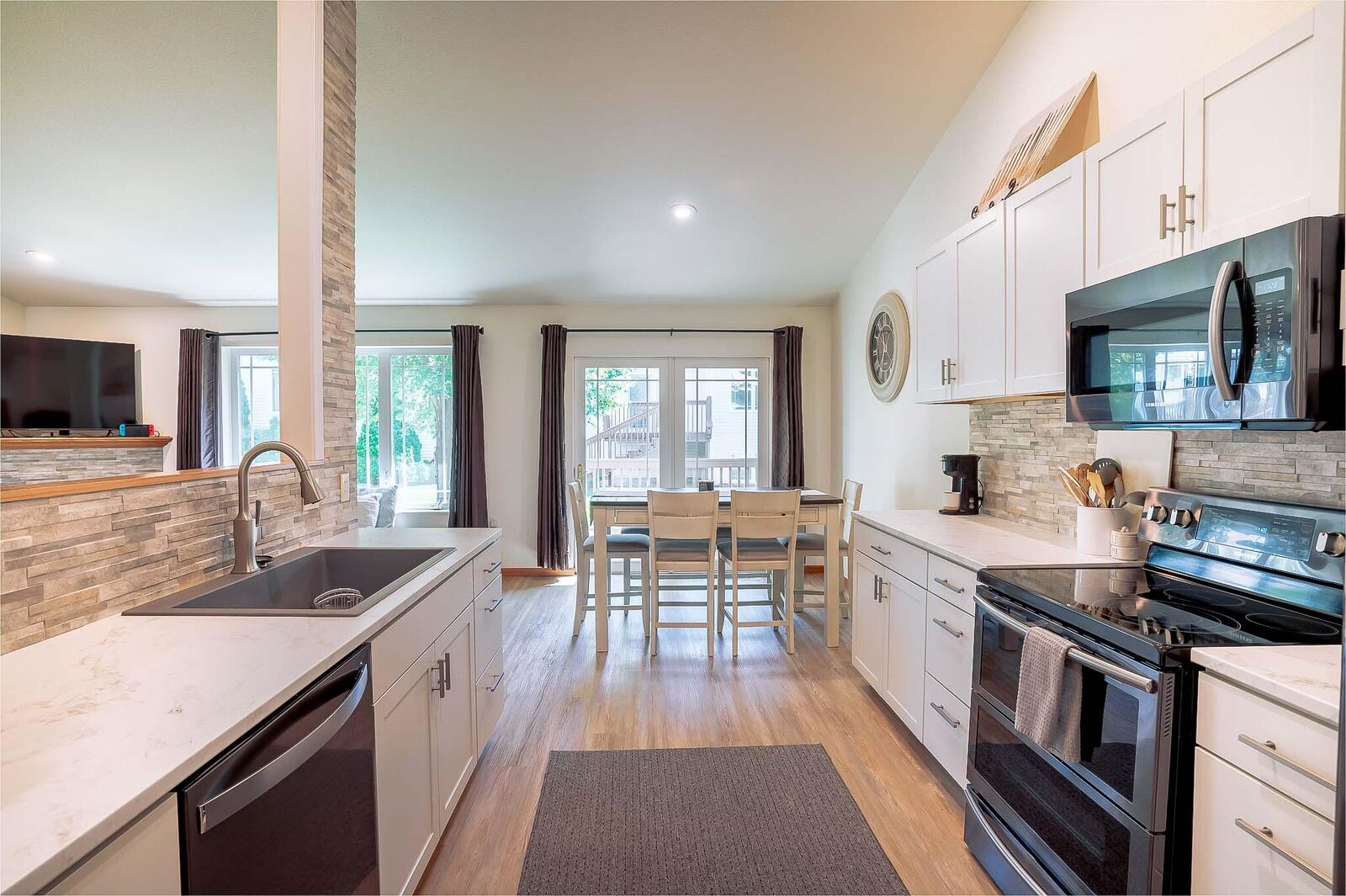 Property Photo:  1519 Nutmeg Ct 10  WI 53081 