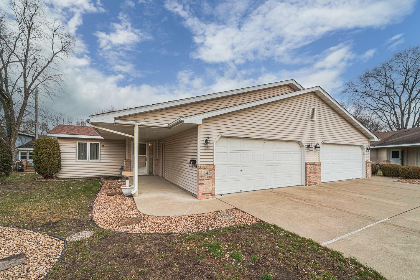 Property Photo: 543 Wood Circle MN 55352