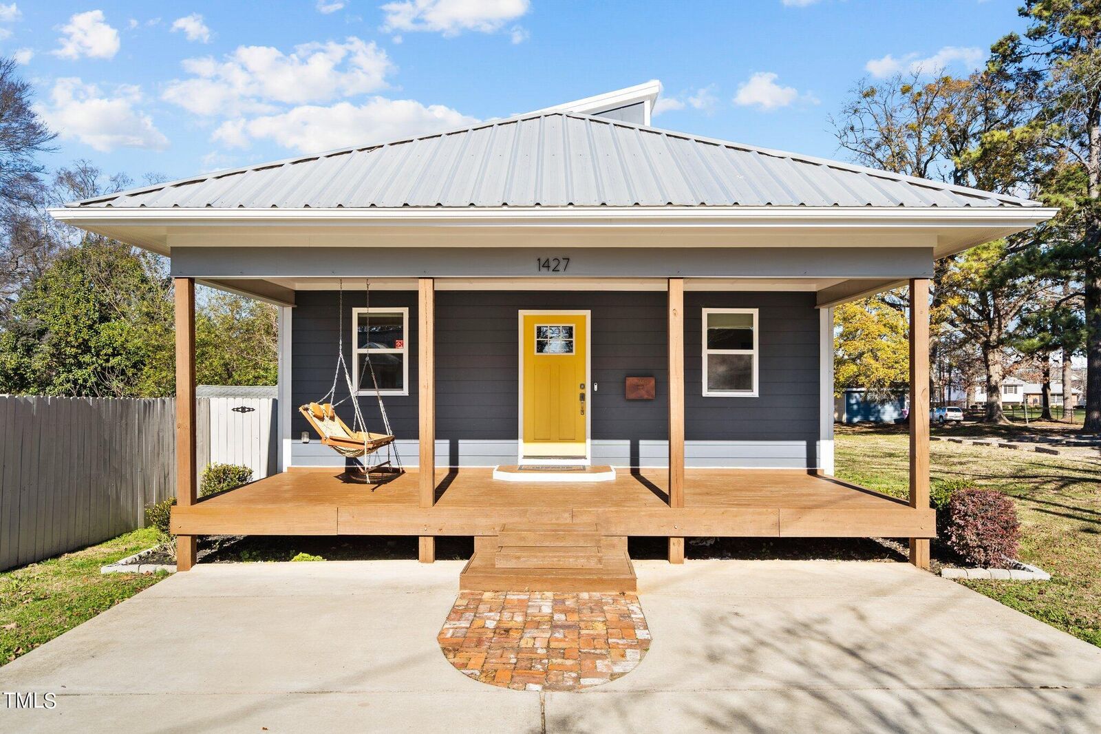 Property Photo: 1427 E Lane Street NC 27610