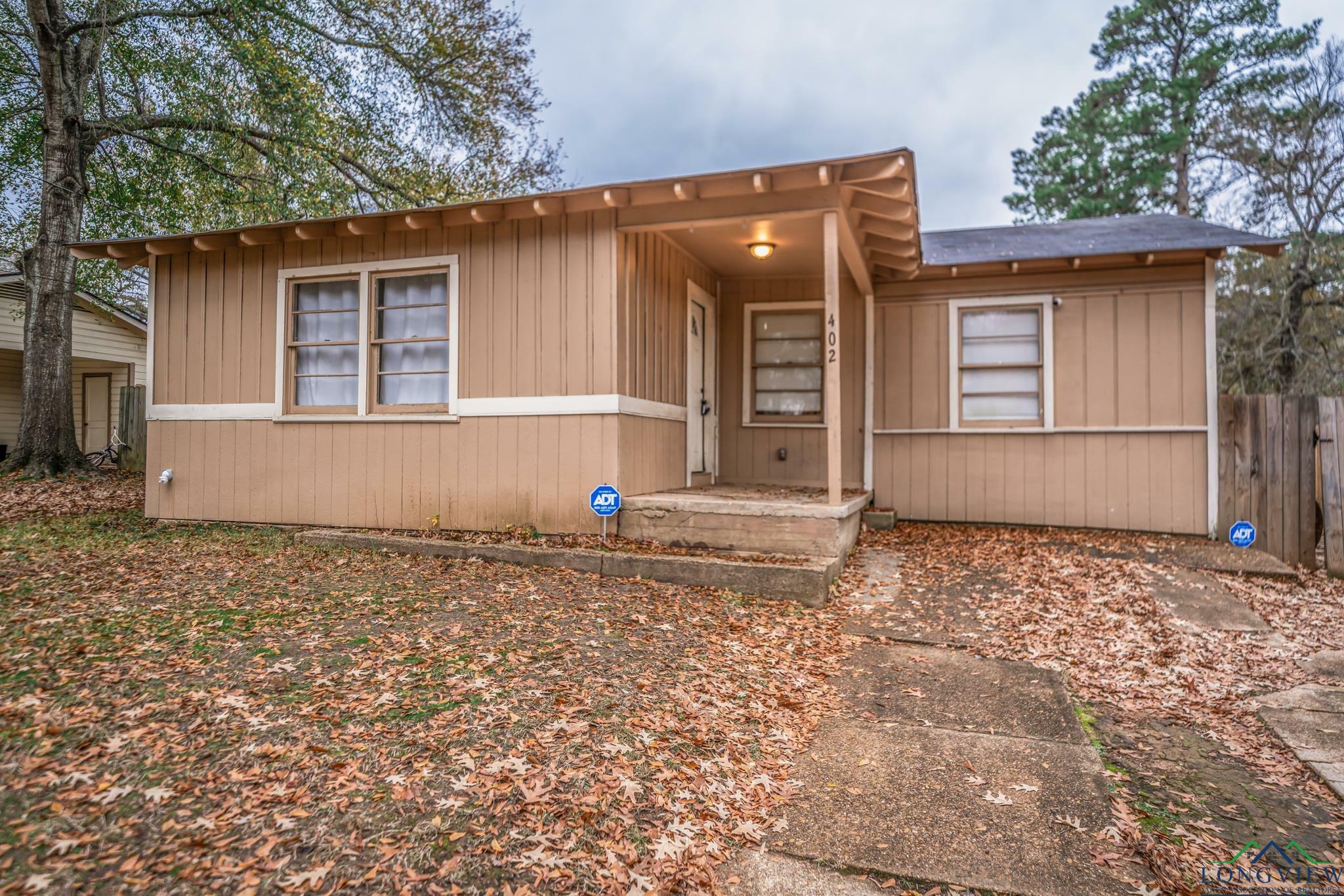 Property Photo:  402 Beckley  TX 75662 