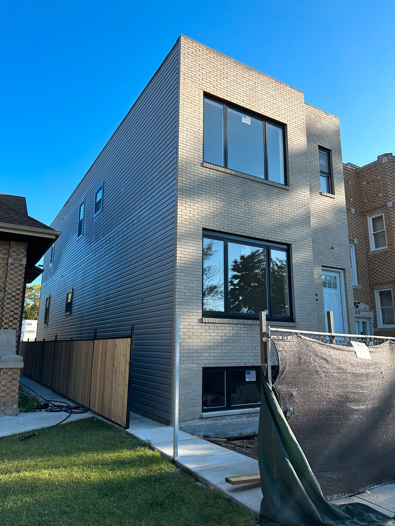 Property Photo:  4942 W Belden Street 2  IL 60639 