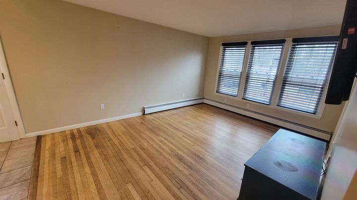 Property Photo: 20 Royal Circle NH 03079