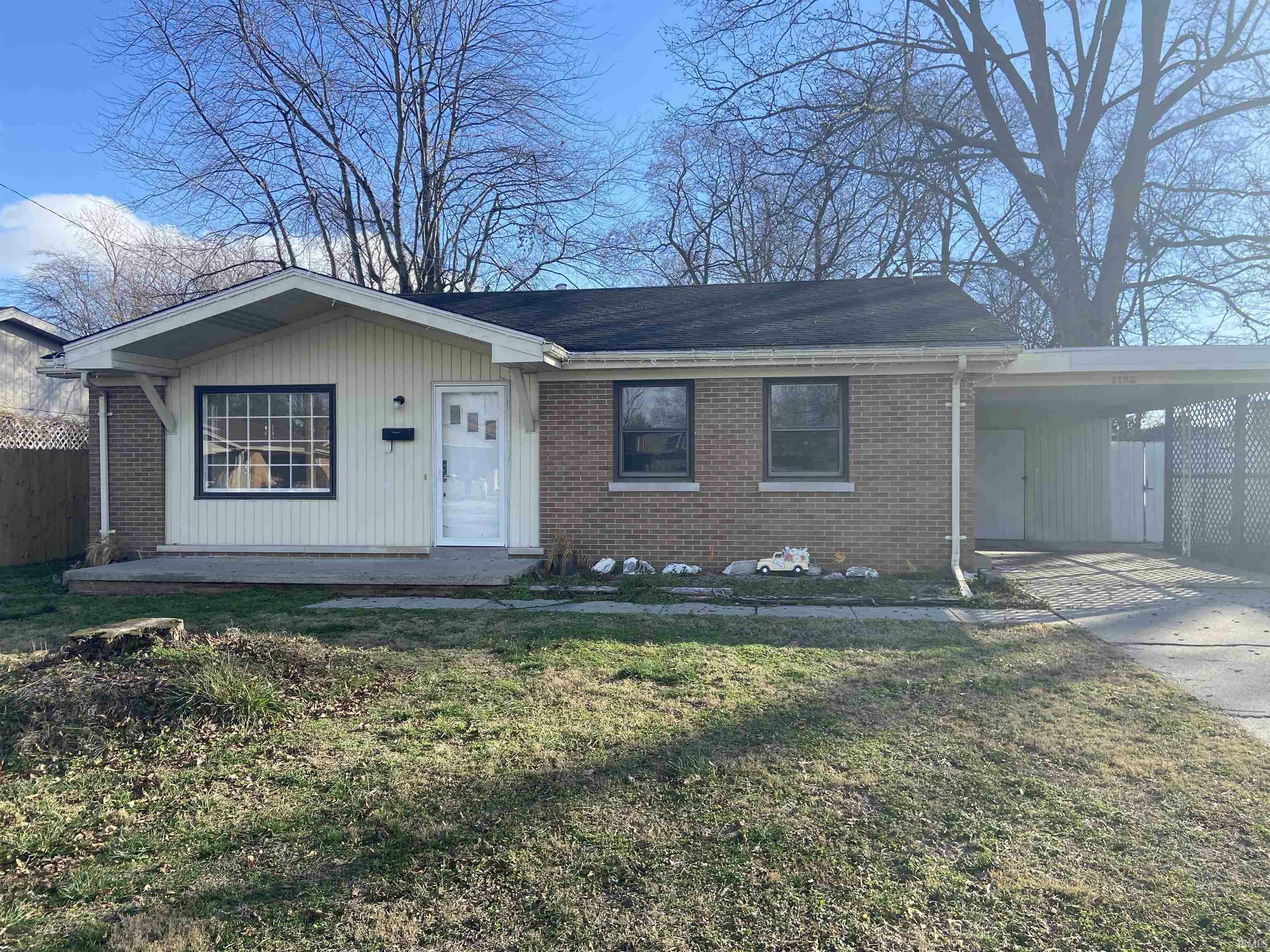 Property Photo: 1132 E Water Street IN 47620