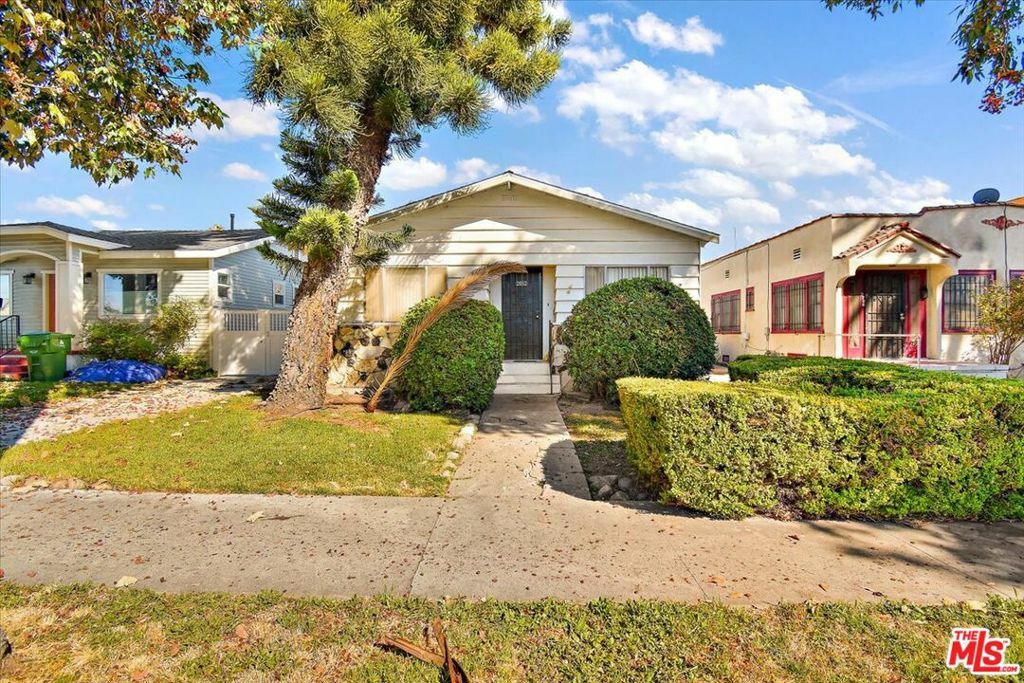 Property Photo:  2652 S Palm Grove Avenue  CA 90016 