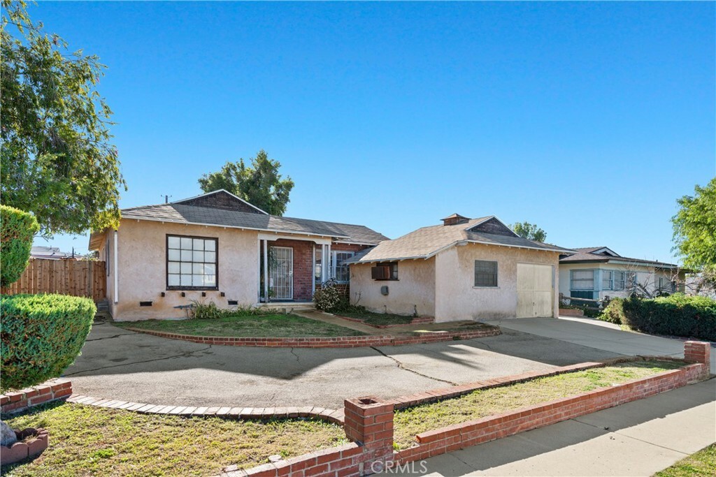 Property Photo: 14054 Garber Street CA 91331