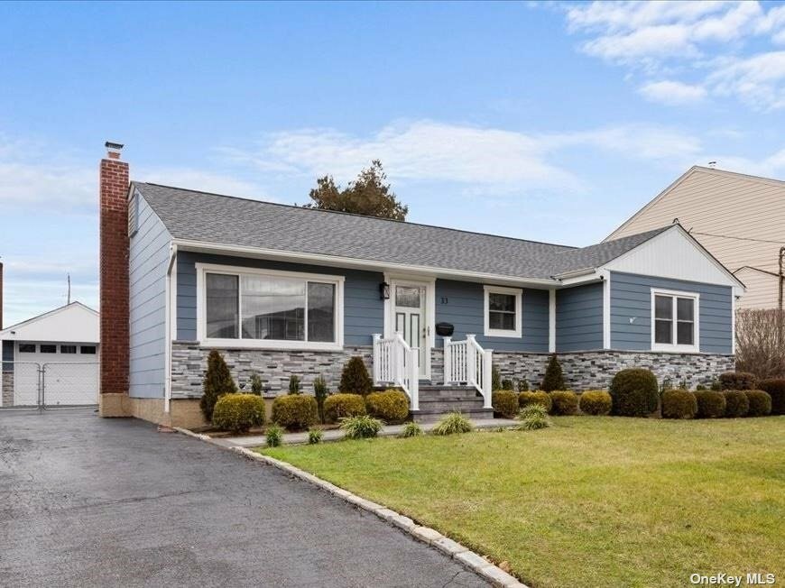 Property Photo:  33 S Martin Road  NY 11714 