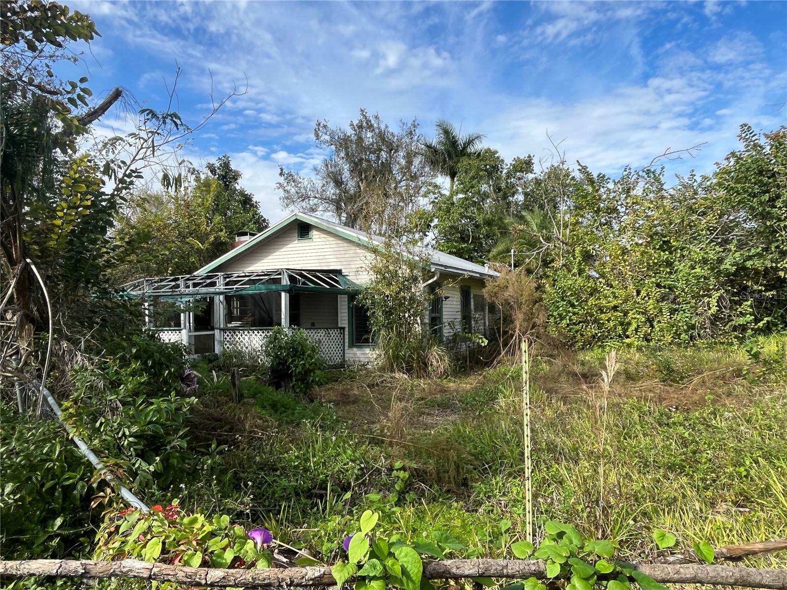 Property Photo:  1010 Ruth Avenue  FL 33950 