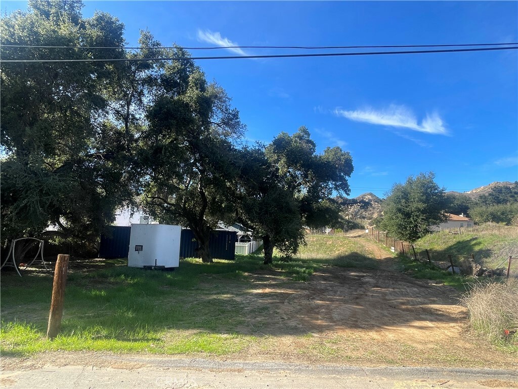 Property Photo:  29119 Sheridan Rd  CA 91384 