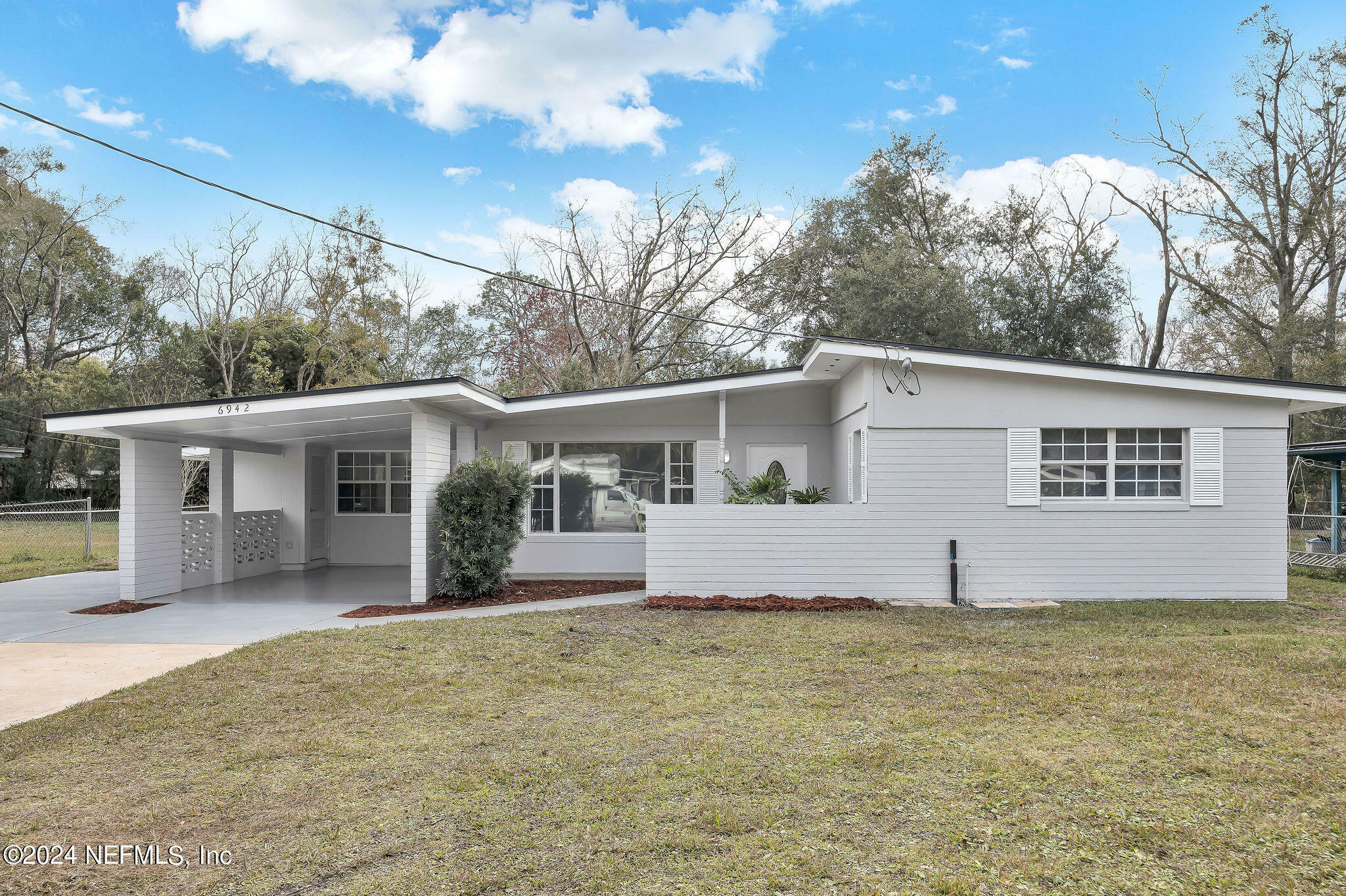 Property Photo:  6942 Rollo Road  FL 32205 