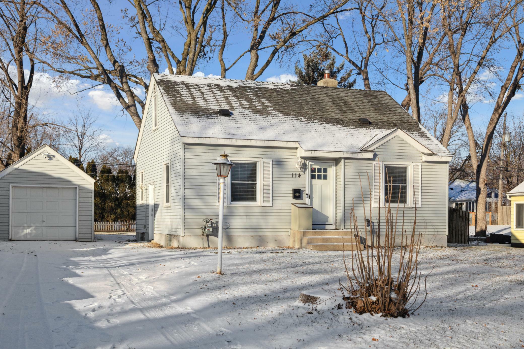 Property Photo:  114 Oak Glen Drive  MN 55343 