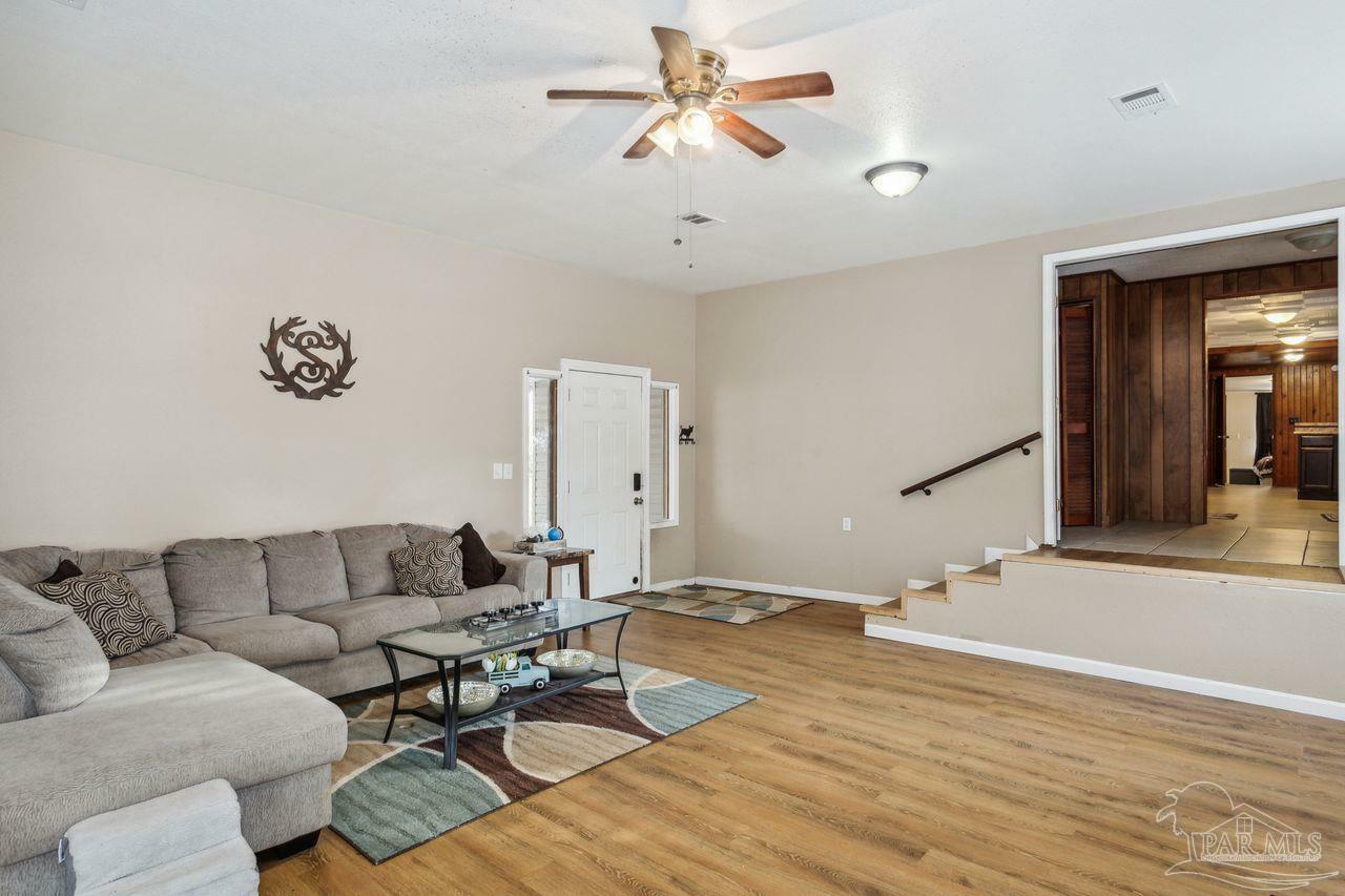 Property Photo:  950 Marge Ln  FL 32577 