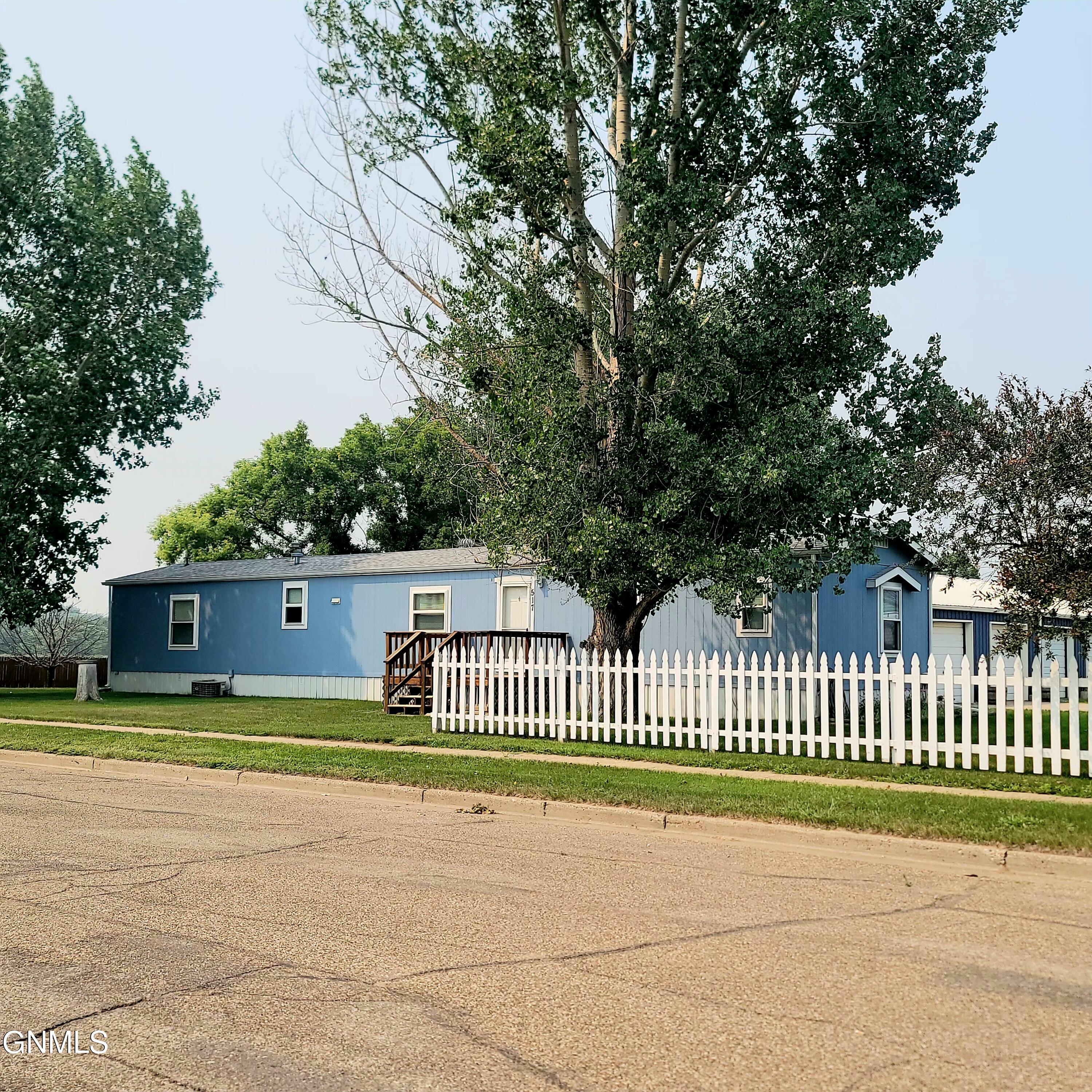 Property Photo:  517 Central Avenue S  ND 58523 