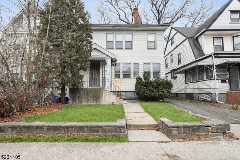 Property Photo: 6 Hawthorne Pl NJ 07018