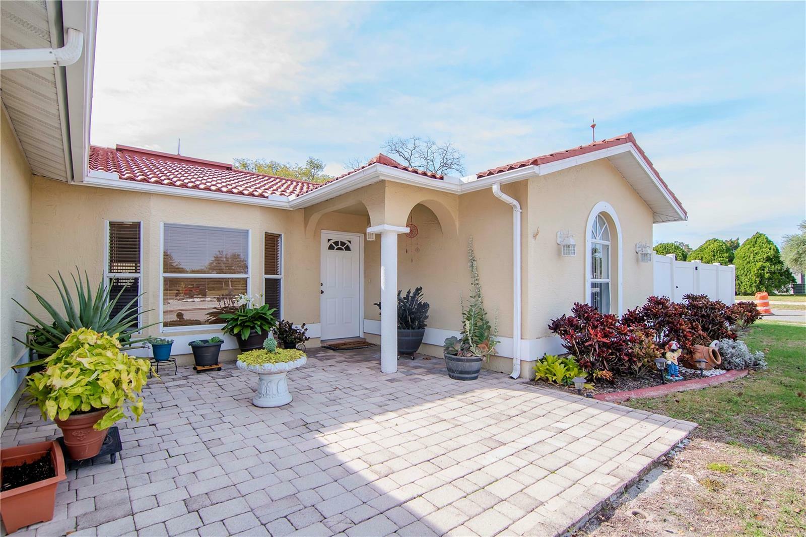 Property Photo:  7118 Maplehurst Drive  FL 34668 