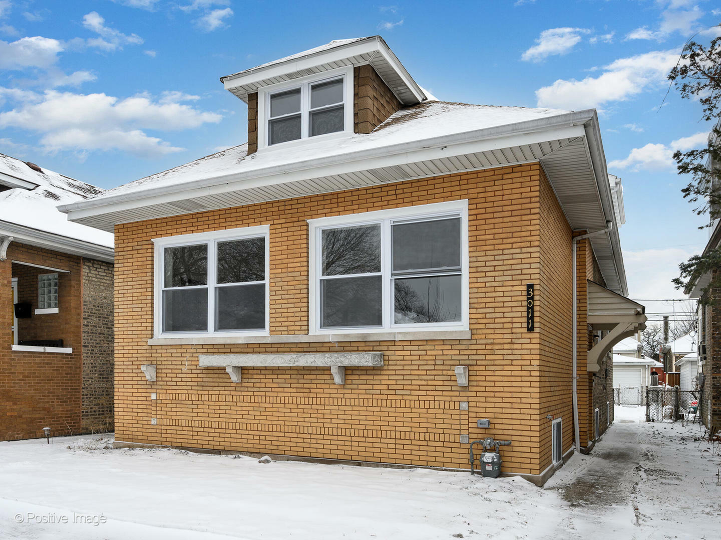 Property Photo: 3011 N Kostner Avenue IL 60641