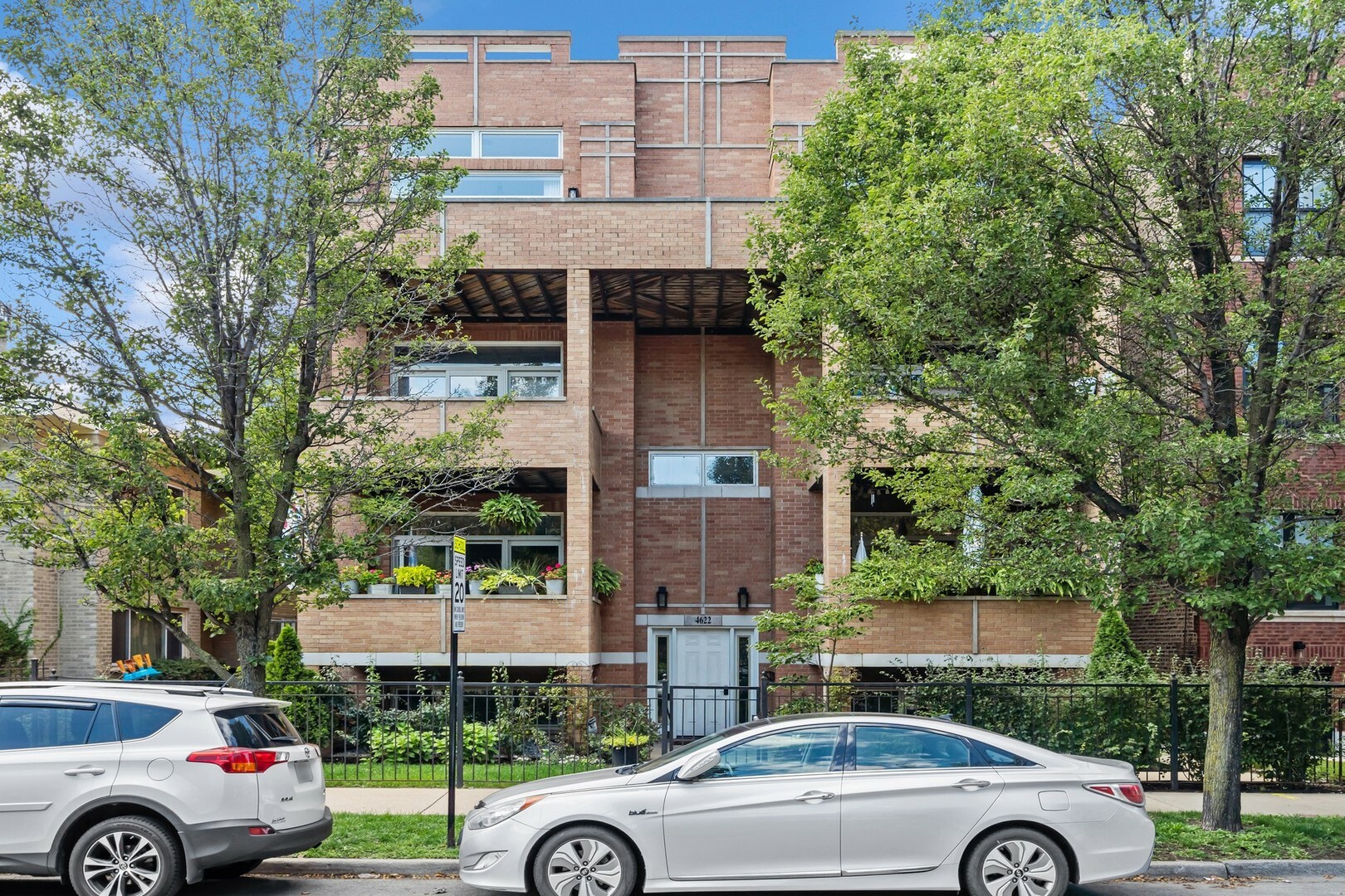 Property Photo:  4622 N Ashland Avenue 3  IL 60640 