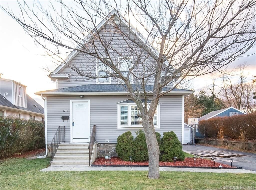 Property Photo:  1219 Huntington Road  CT 06614 