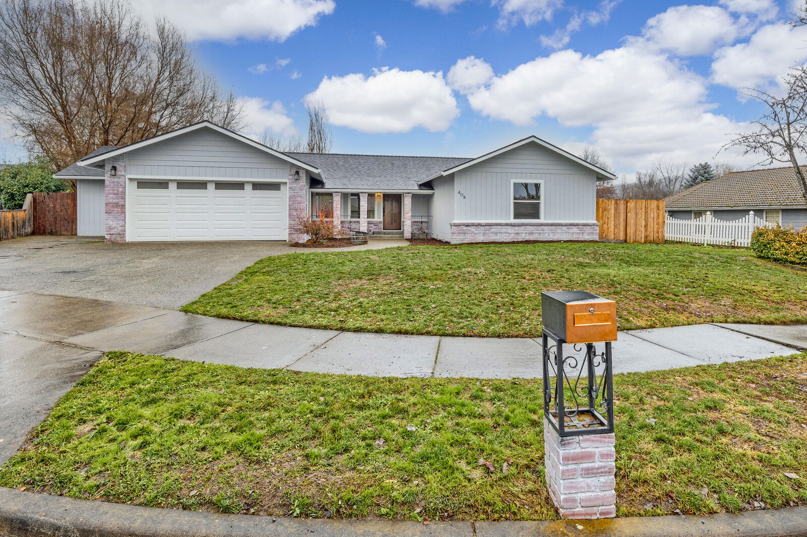 Property Photo:  408 Westwind Circle  OR 97524 
