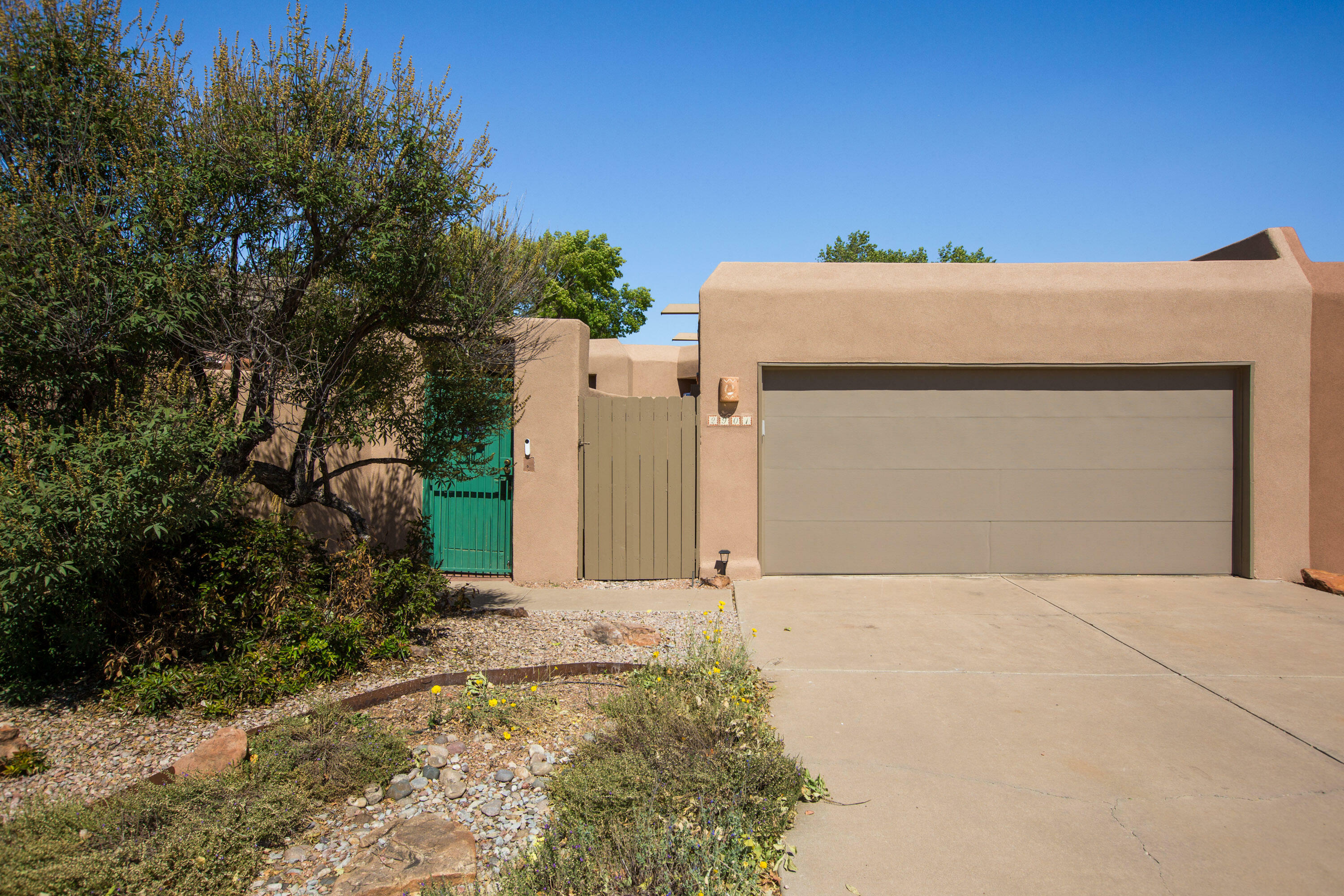 2901 Don Pablo NW  Albuquerque NM 87104 photo