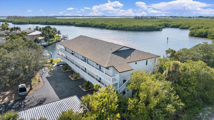 Property Photo:  10469 Waterbird Way  FL 34209 