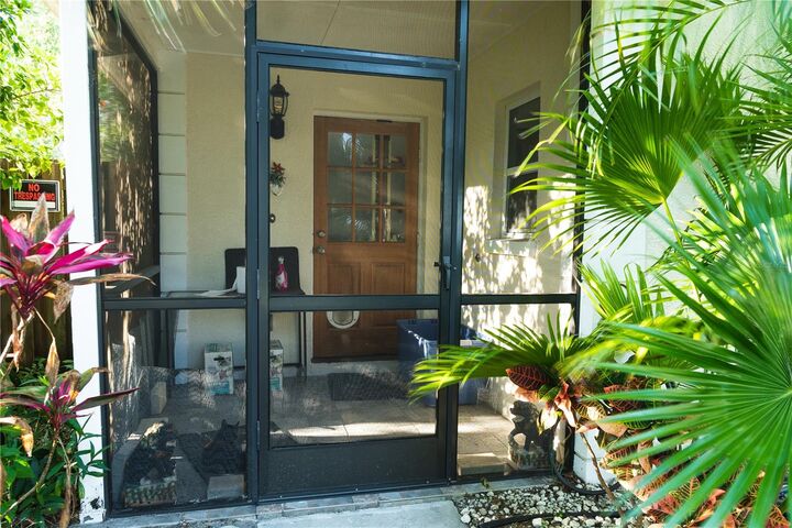 Property Photo: 2915 W Paxton Avenue FL 33611