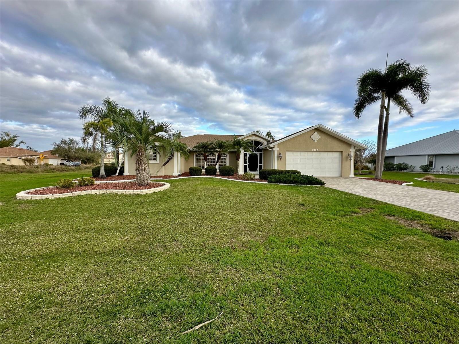 Property Photo:  2128 Ulster Ct  FL 33983 