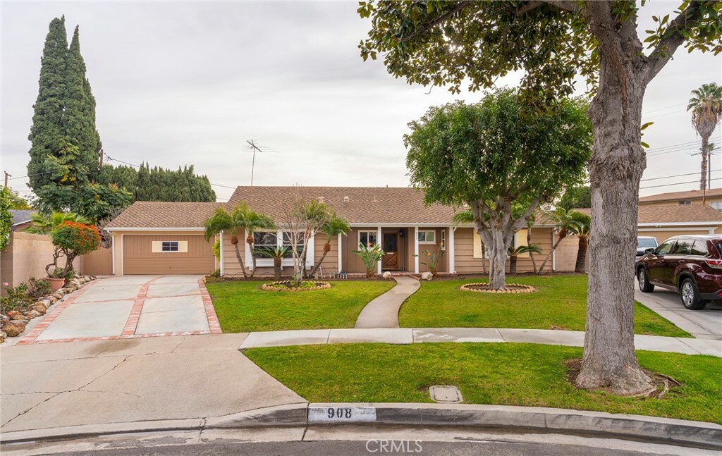 Property Photo:  908 S Neptune Place  CA 92804 