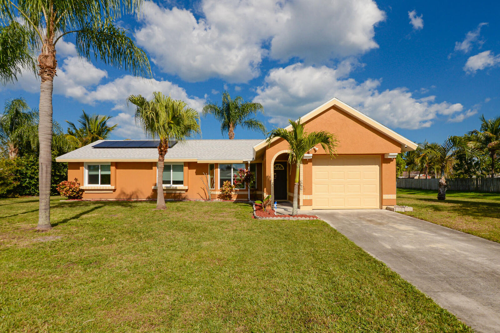 Property Photo:  2101 SE Rainier Road  FL 34952 