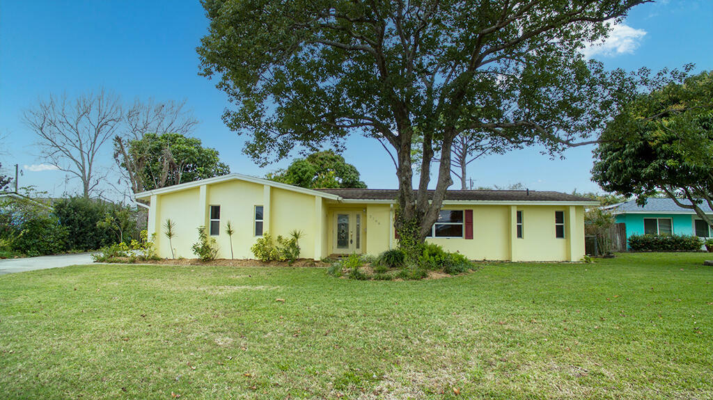 Property Photo:  2108 Parsons Avenue  FL 32901 