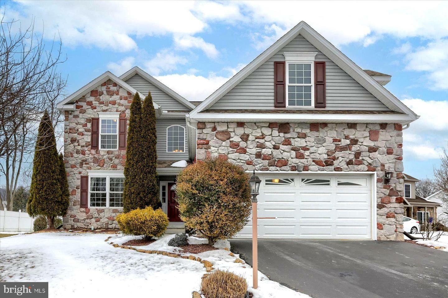 Property Photo:  5 Hickory Tree Place  PA 17019 