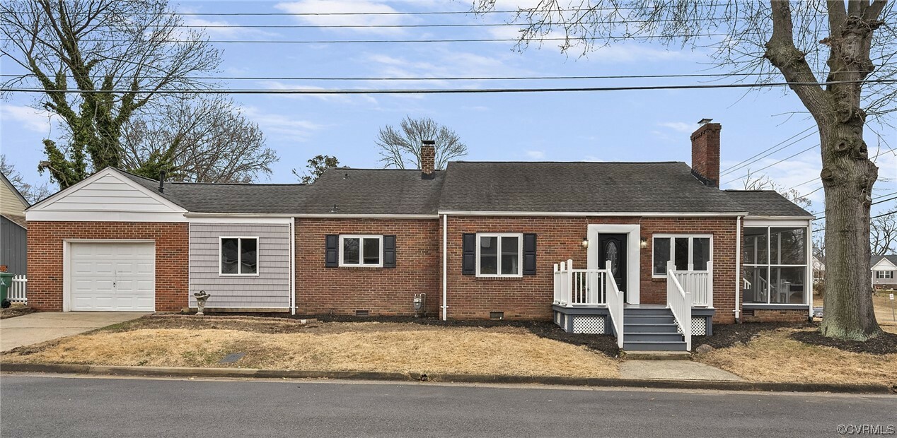 Property Photo:  402 Roslyn Avenue  VA 23834 