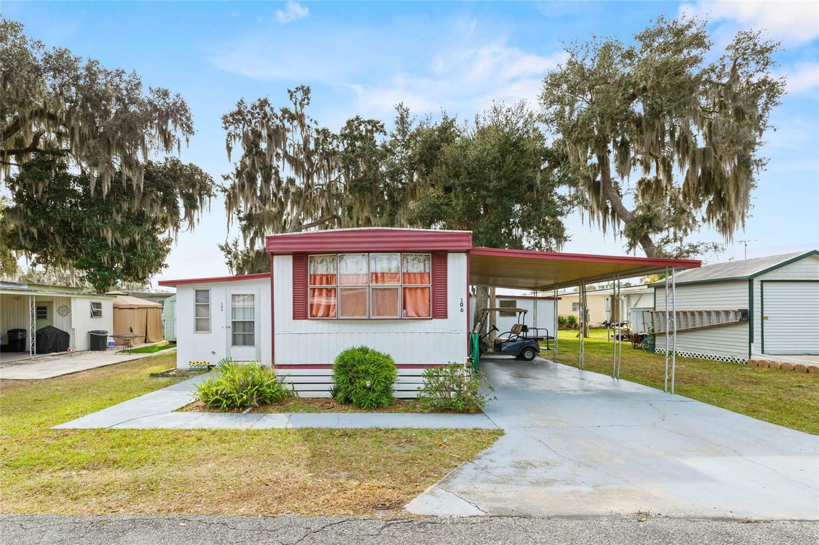 Property Photo:  306 Magnolia Drive  FL 34788 