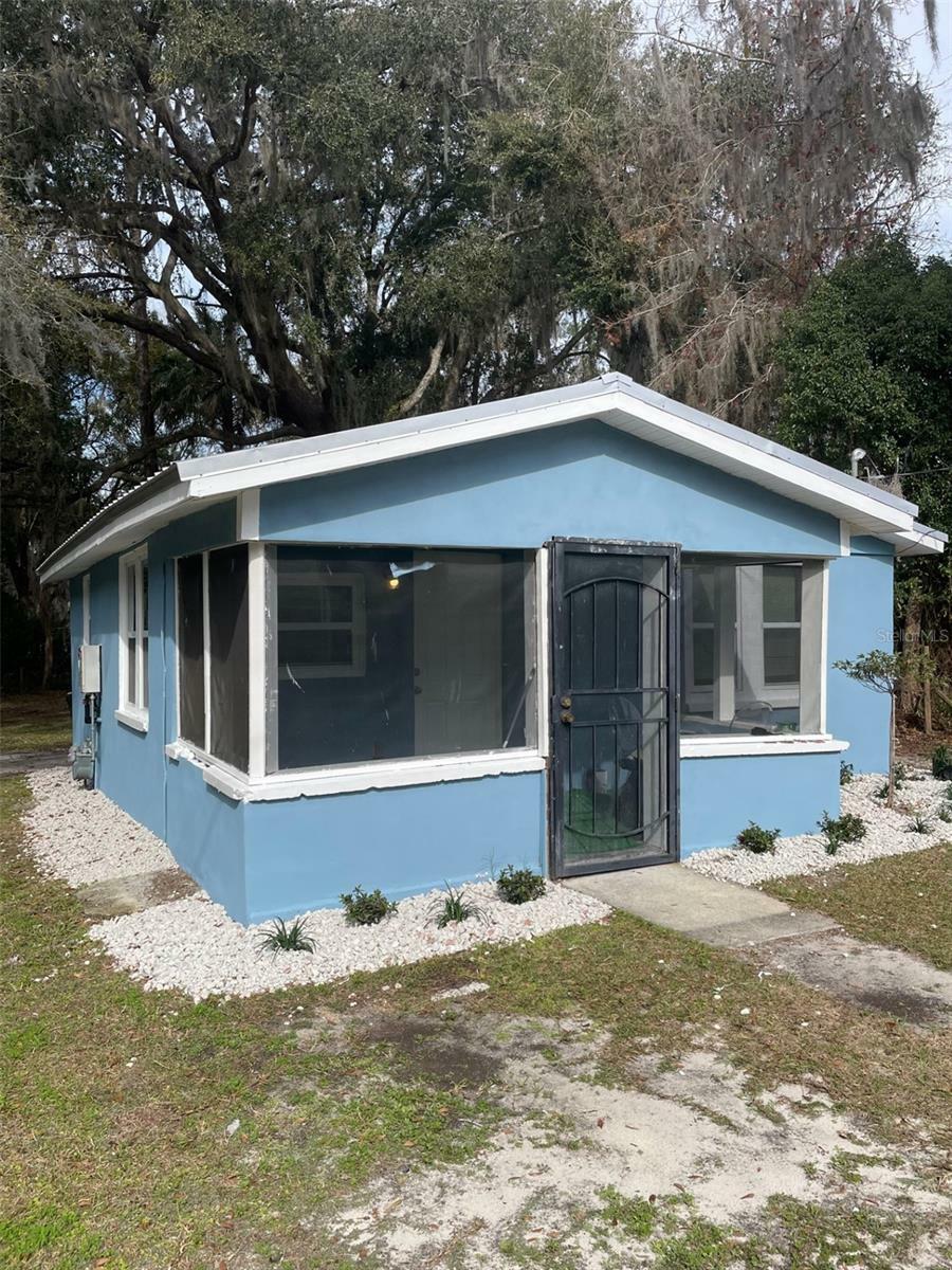 Property Photo:  1022 SE 9th Avenue  FL 32601 