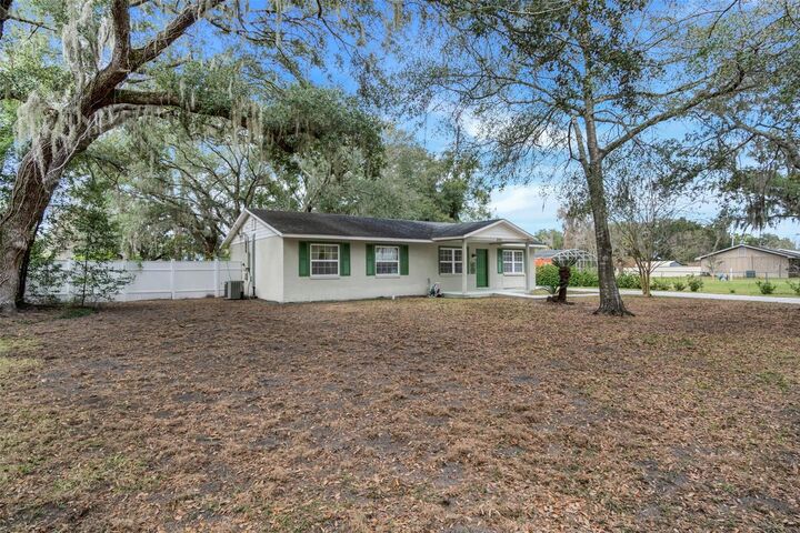 Property Photo:  290 Garden Avenue  FL 34736 