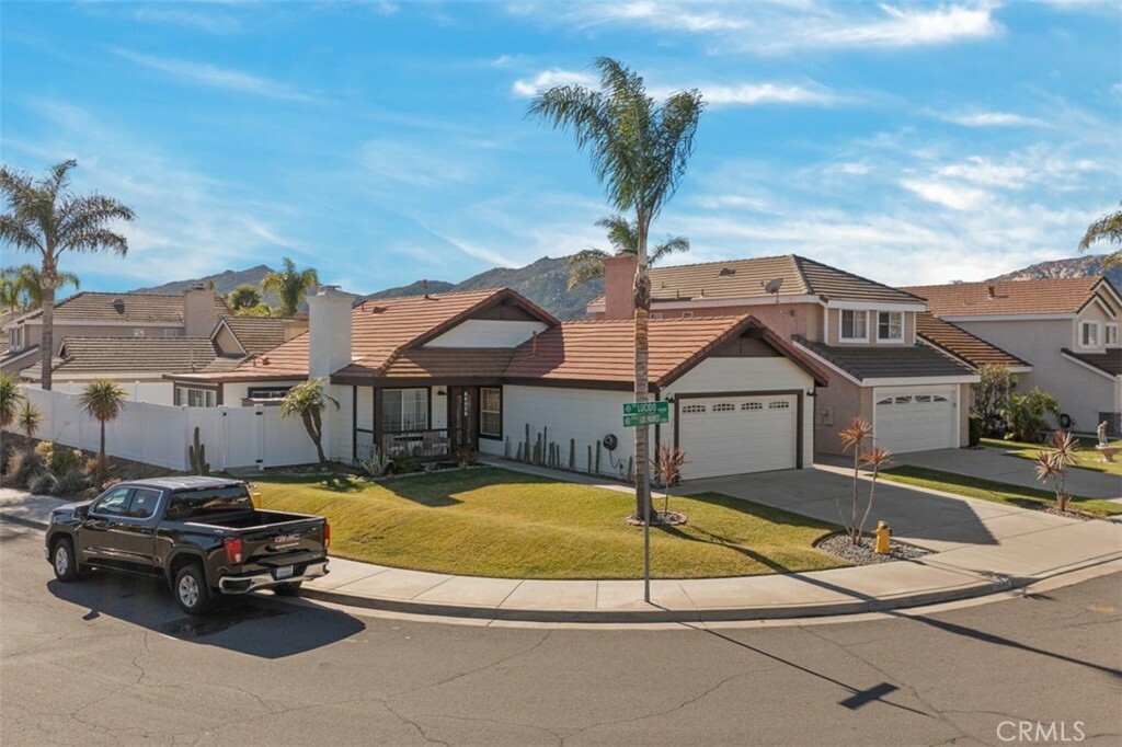 Property Photo:  31593 Calle Los Padres  CA 92592 