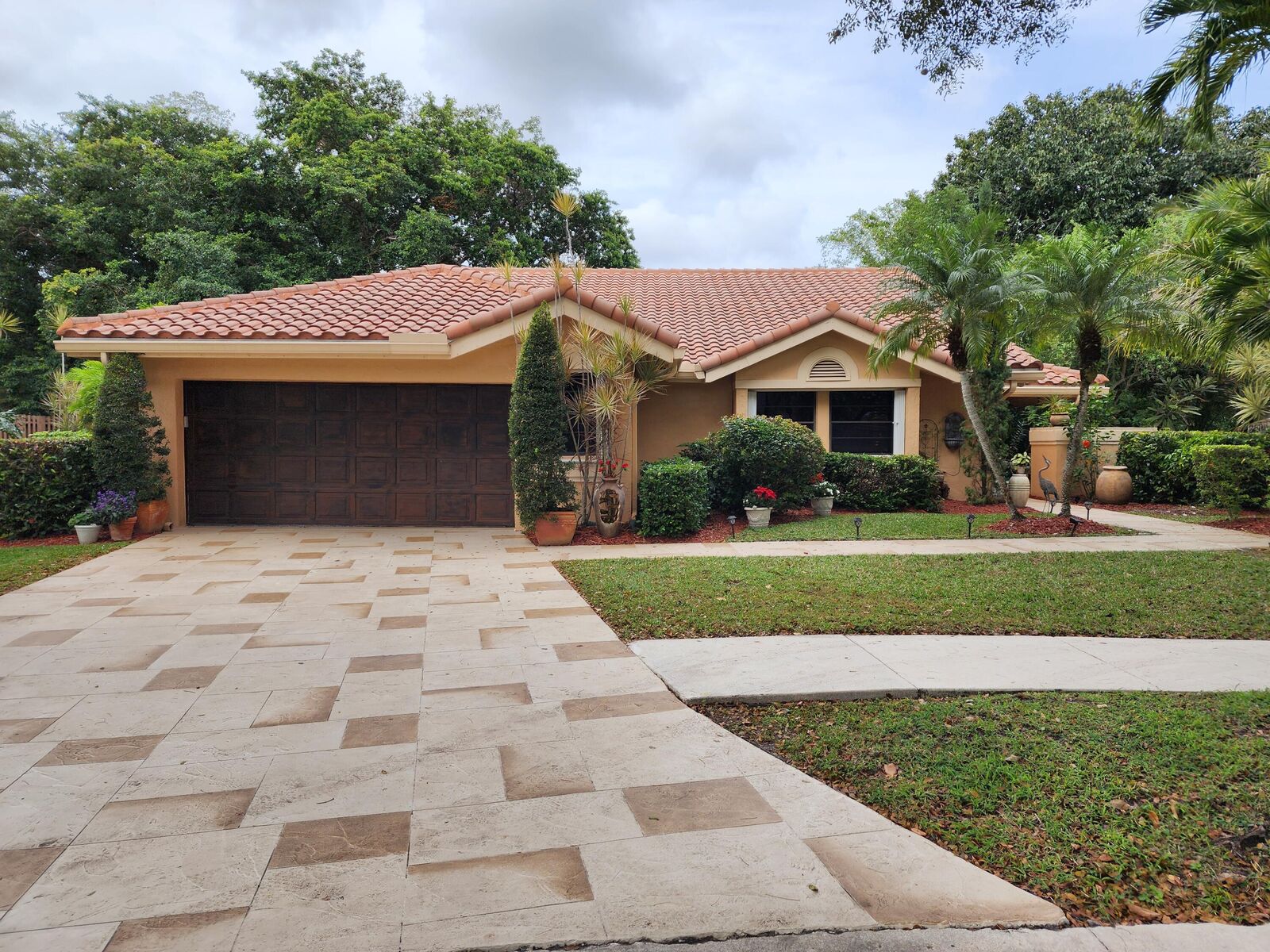 Property Photo:  1745 Lakeshore Circle  FL 33326 