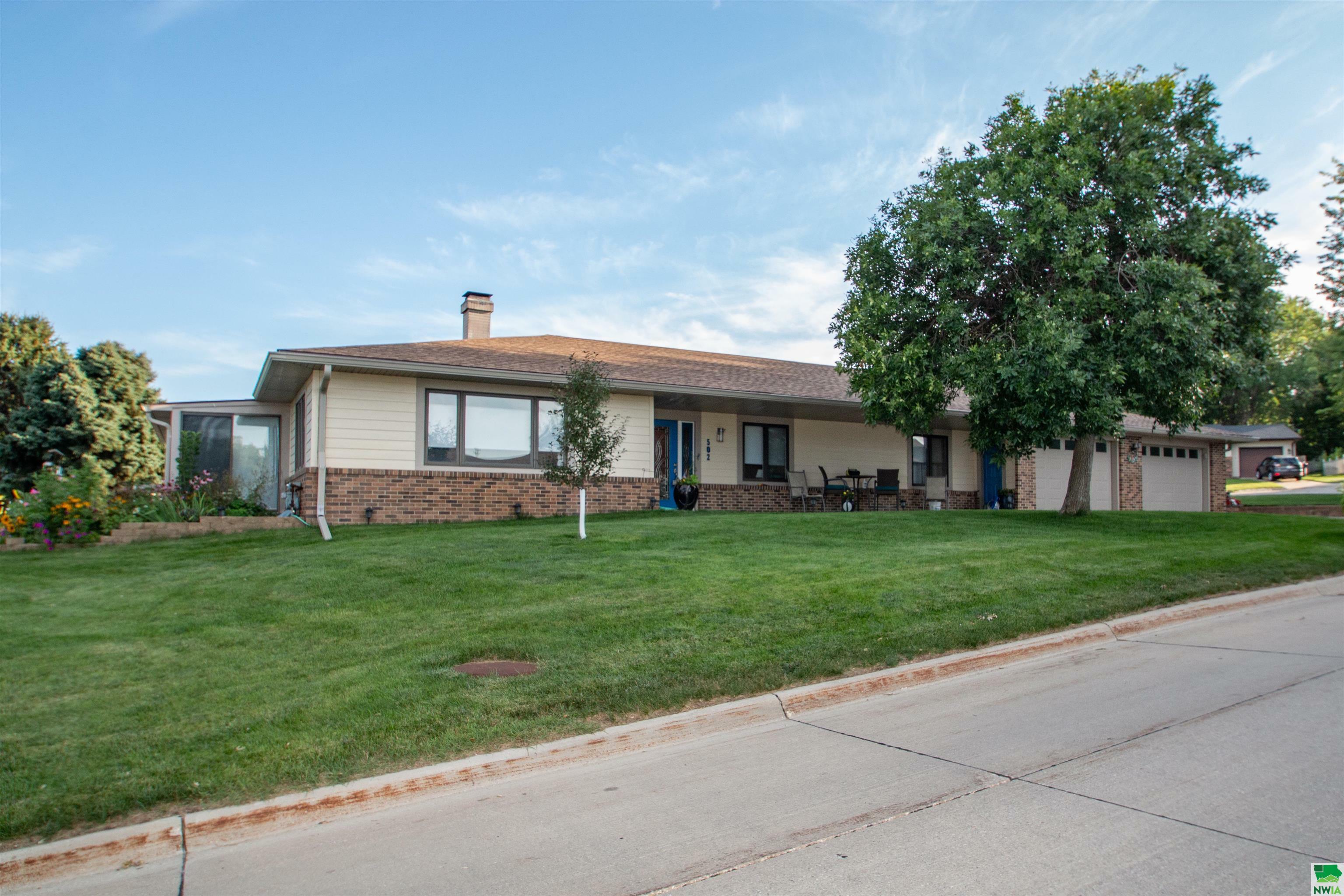 Property Photo:  502 Titan Road  IA 51024 